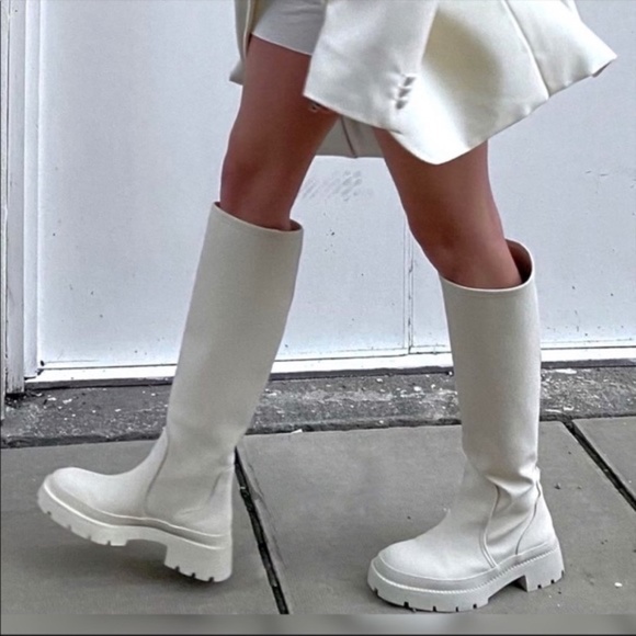 Zara Cream Off White Chunky Heel Rubberized Boot Ecru Oyster White Size 40 or 9 - Picture 1 of 11
